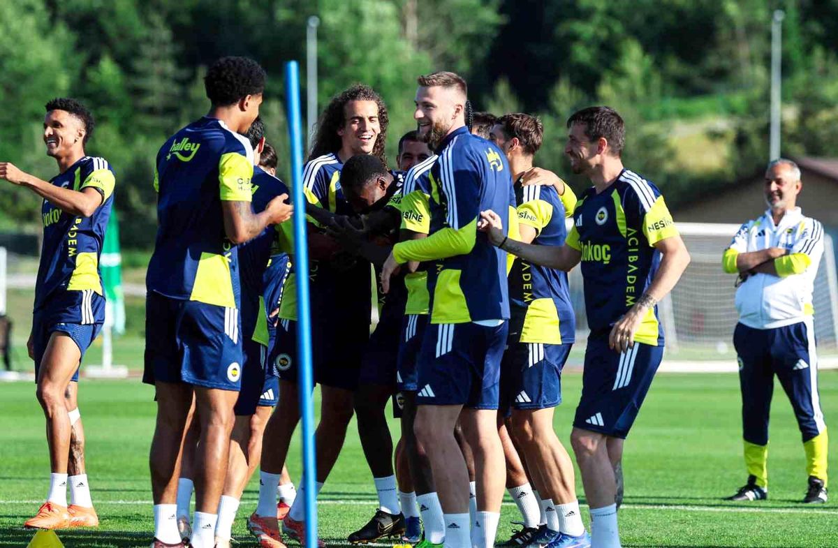Fenerbahçe, önce salonda sonra sahada çalıştı