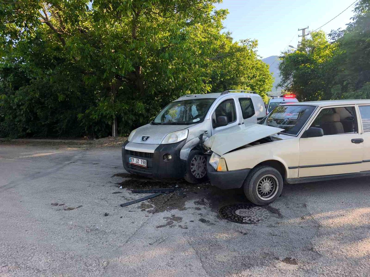 Balıkesir'de Otomobil Kazası: 7 Yaralı