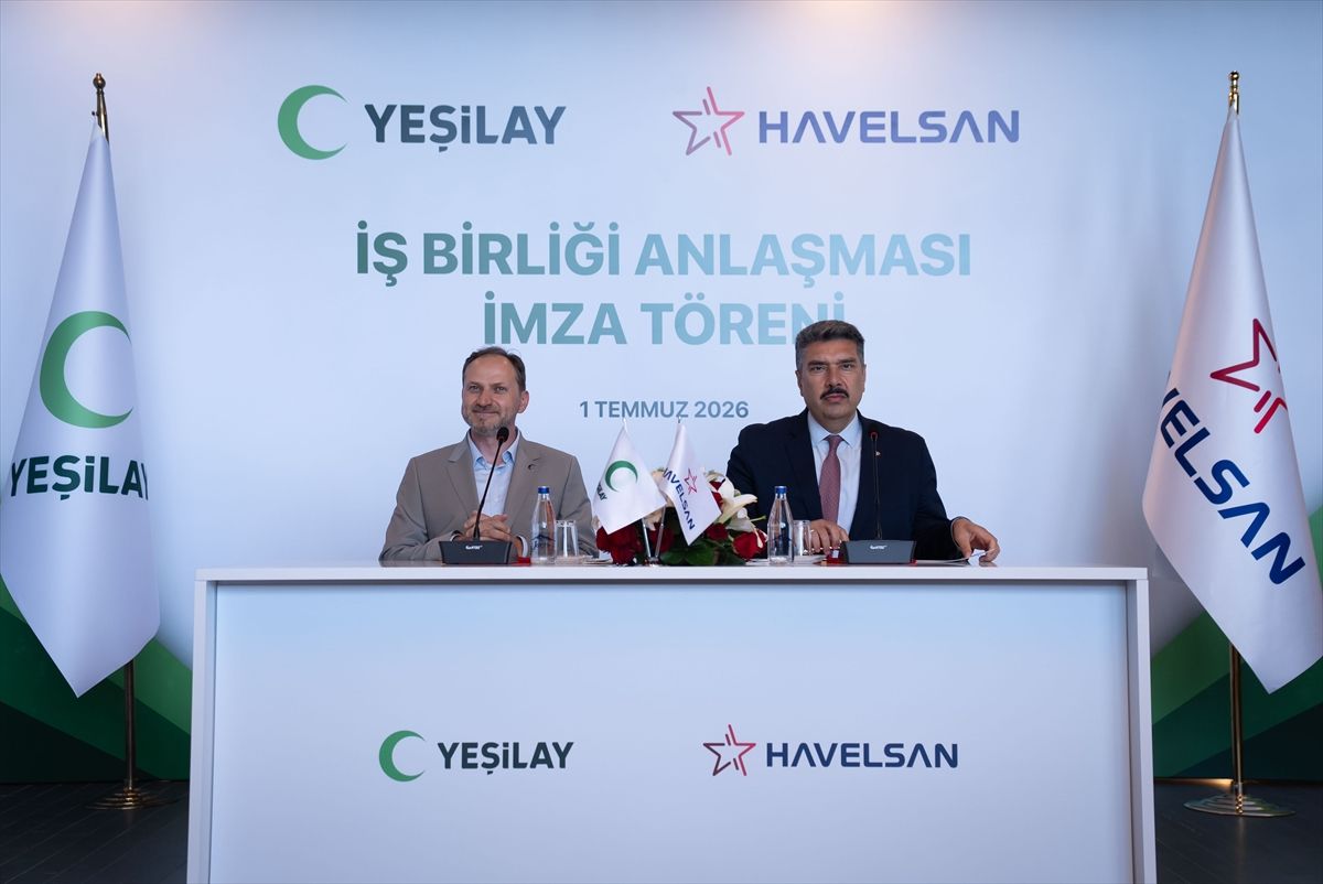 HAVELSAN ve Yeşilay yetkilileri iş birliği protokolü imzalarken