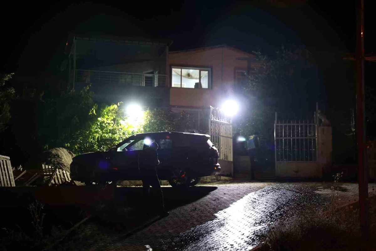 Elazığ Sivrice'de olay yeri inceleme çalışmaları