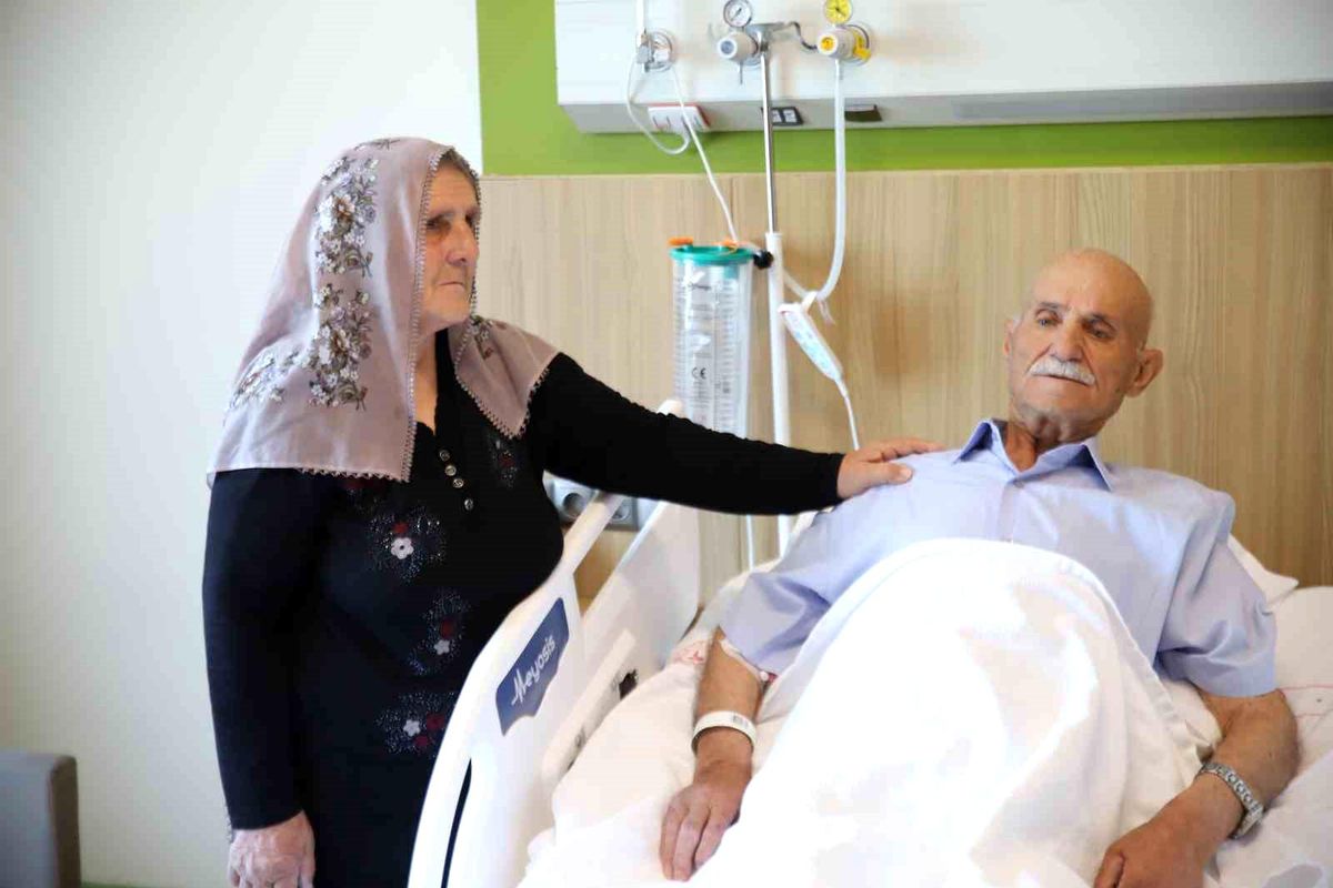13 santimlik tümörden 10 saatlik ameliyatla kurtuldu