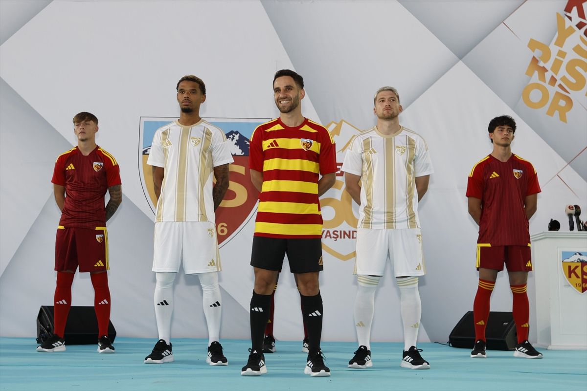 Kayserispor'un yeni sezon formaları tanıtıldı