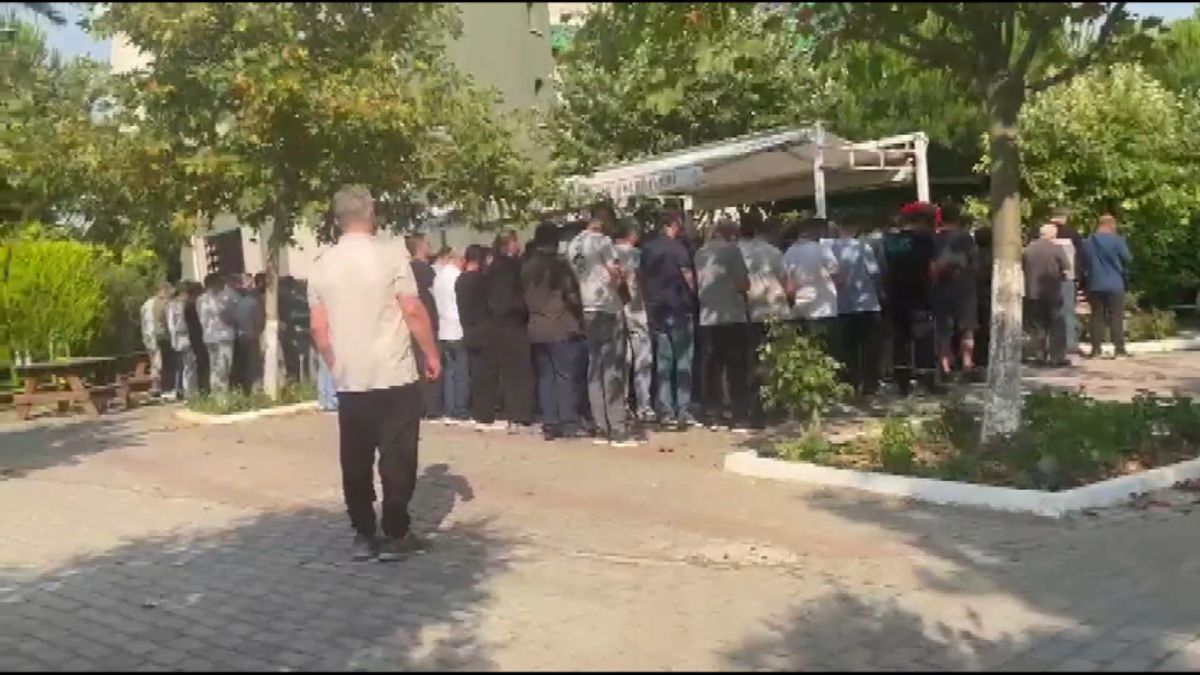 Bursa Mudanya'da yaşanan kaza sonrası hayatını kaybeden Furkan Alan için düzenlenen cenaze töreni.