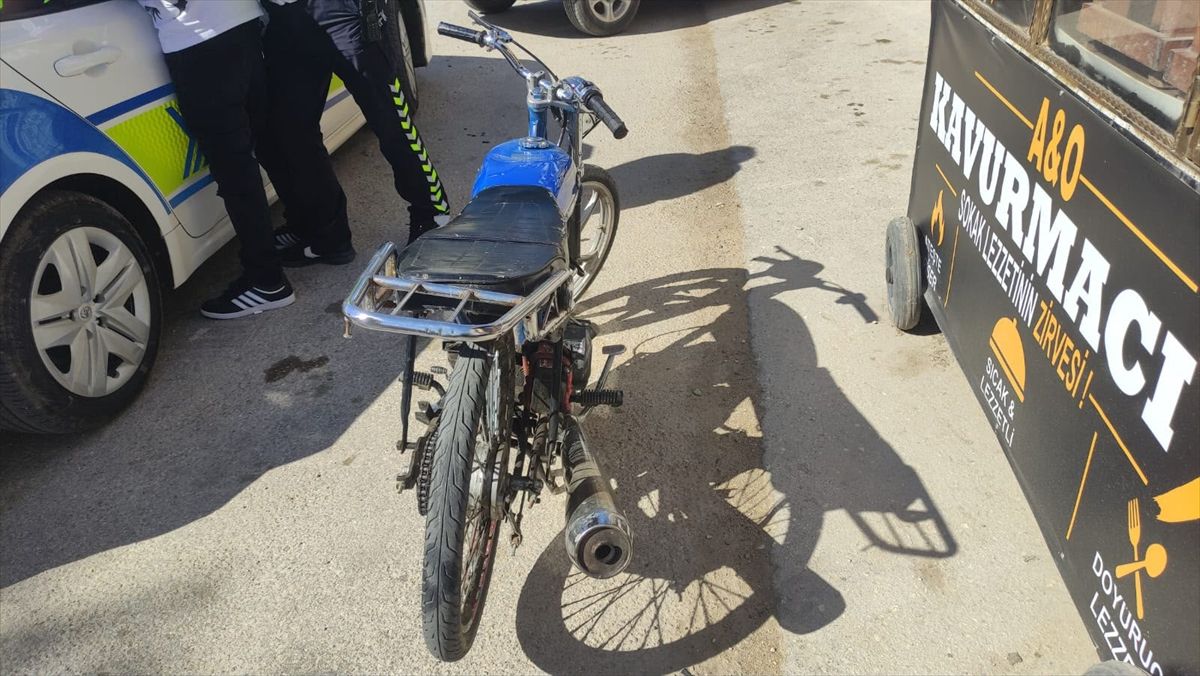 Kırıkhan ilçesinde 'abartı egzoz' denetiminde 9 motosiklet trafikten menedildi