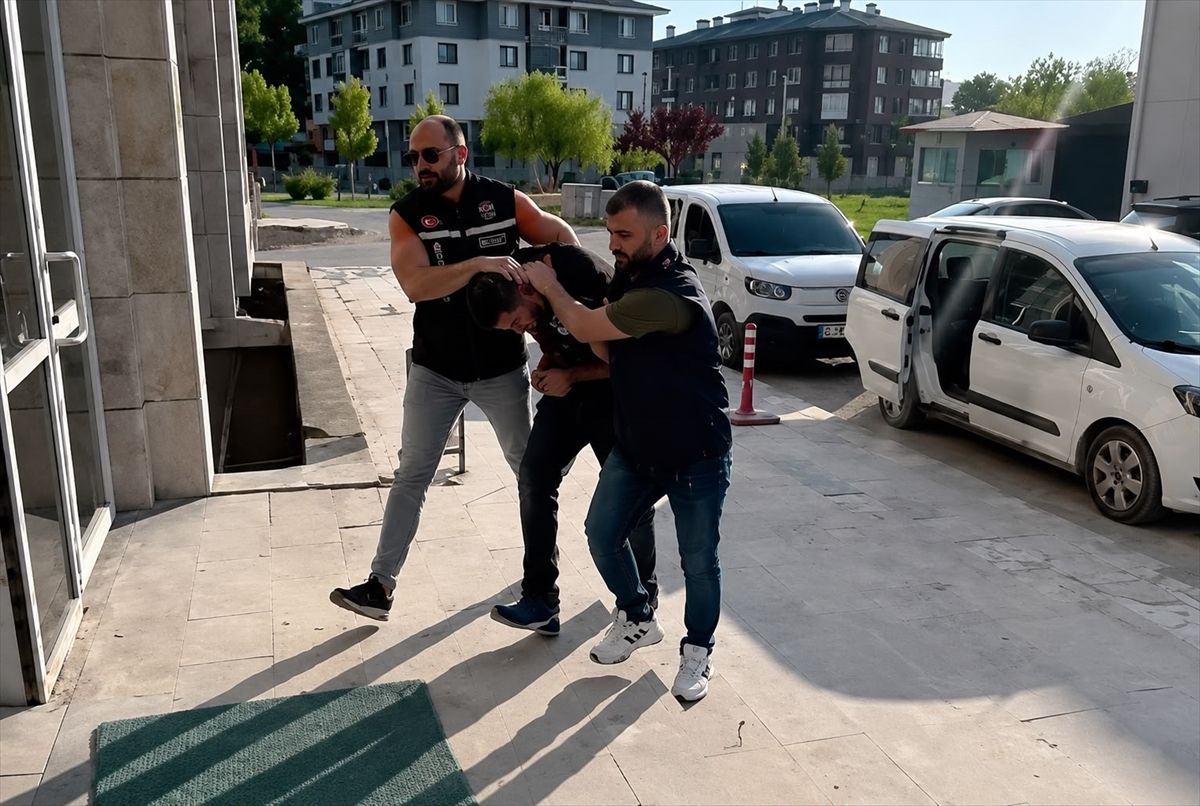 Kütahya'da polis tarafından yakalanan firari hükümlü.