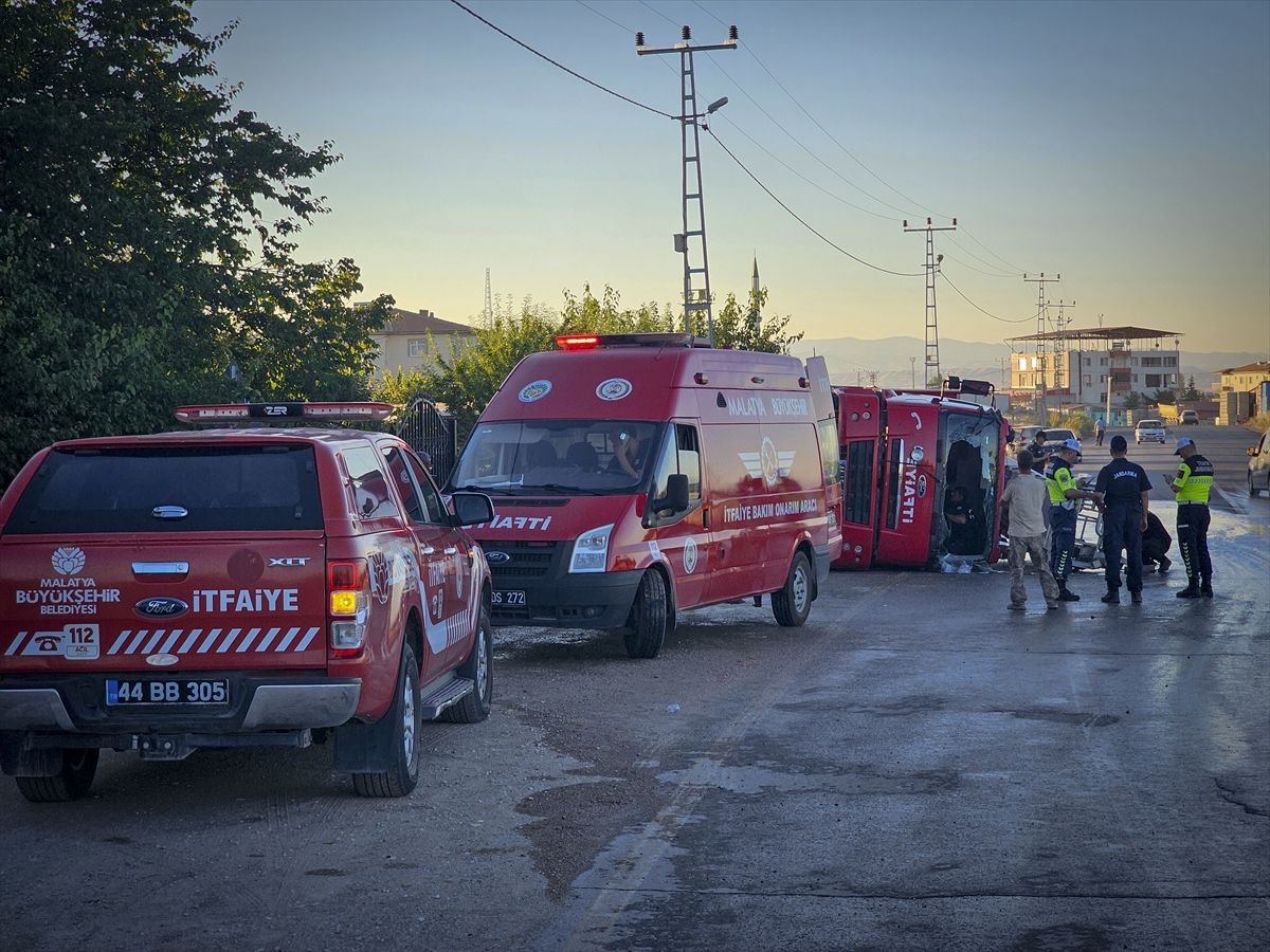 Malatya'da yangına giden itfaiye aracının devrilmesi sonucu 3 kişi yaralandı