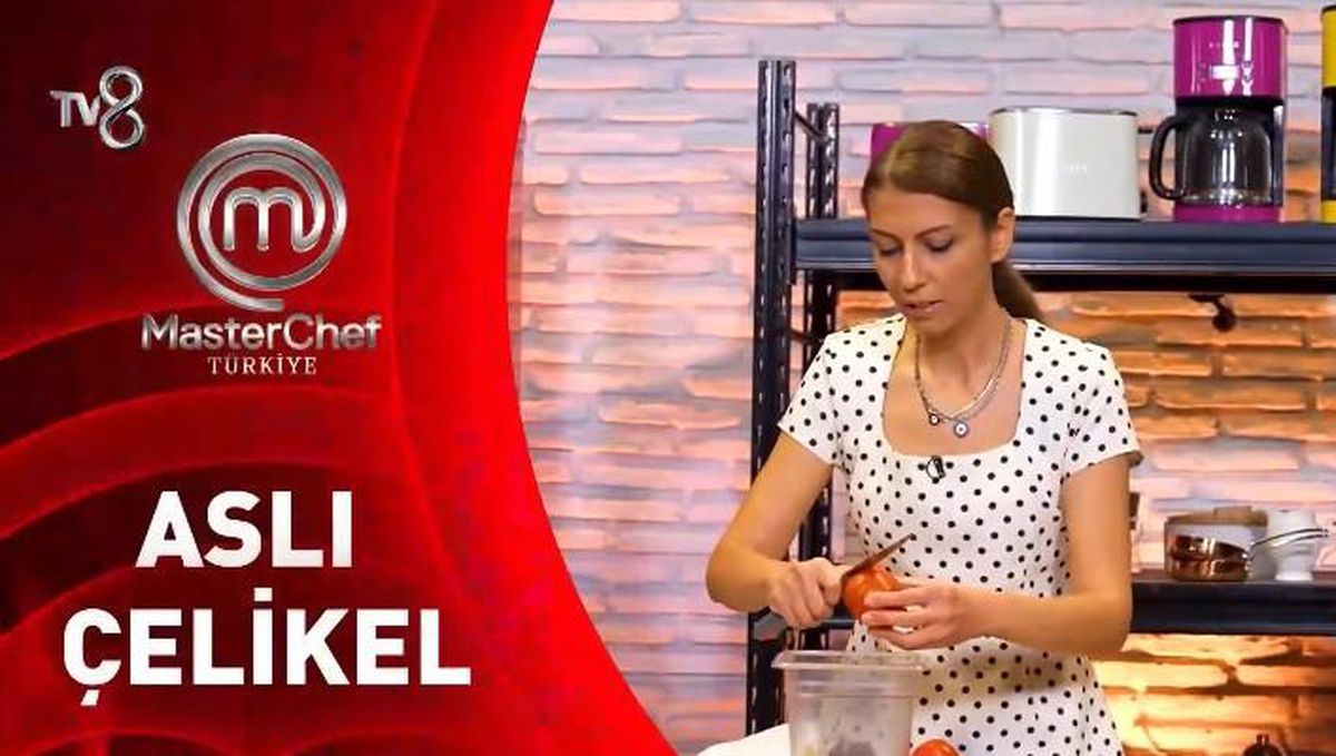 MasterChef Aslı Çelikel'in yarışmadaki bir görüntüsü.