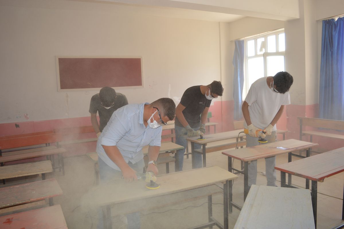 Mardinli öğrenciler 1 ayda 2 bin 500 sırayı yeniledi