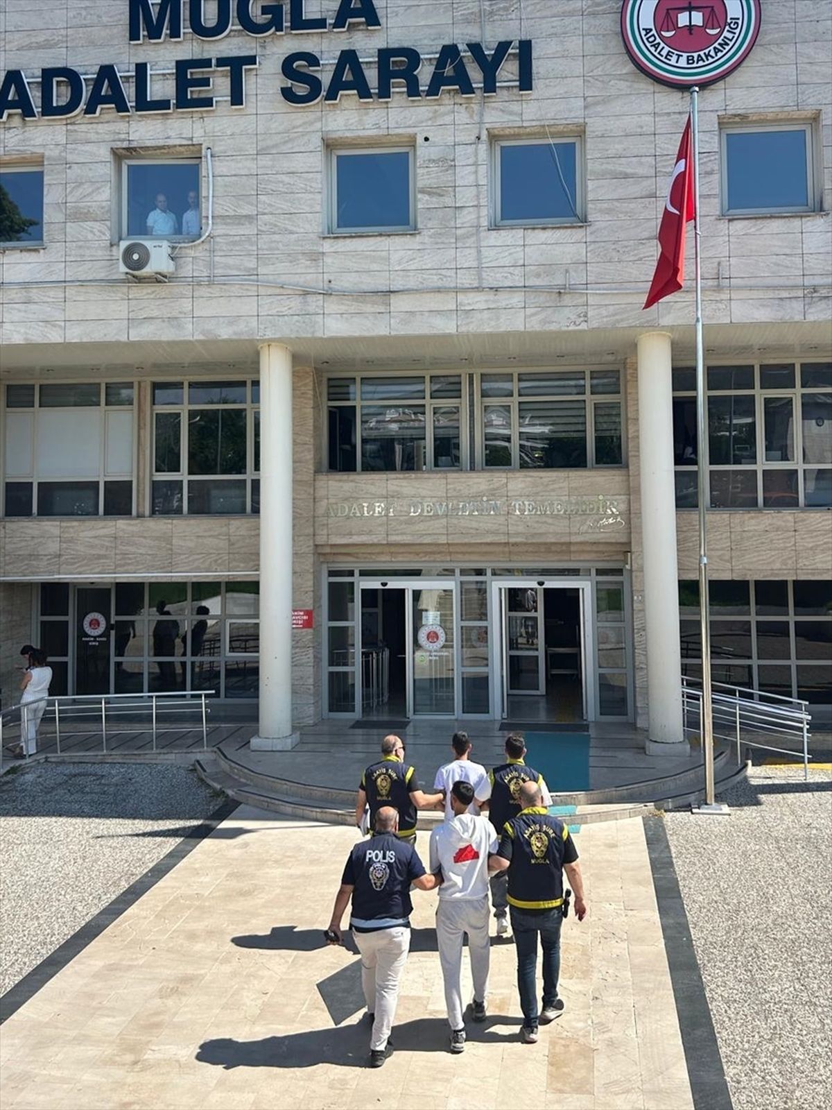 Muğla'da yakalanan hırsızlık zanlısı tutuklandı