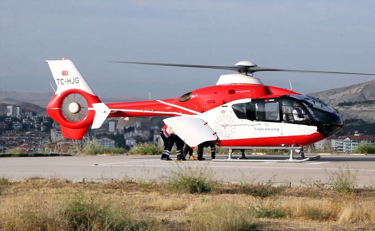 Nallıhan'da hava ambulansı kalp krizi geçiren hasta için havalandı