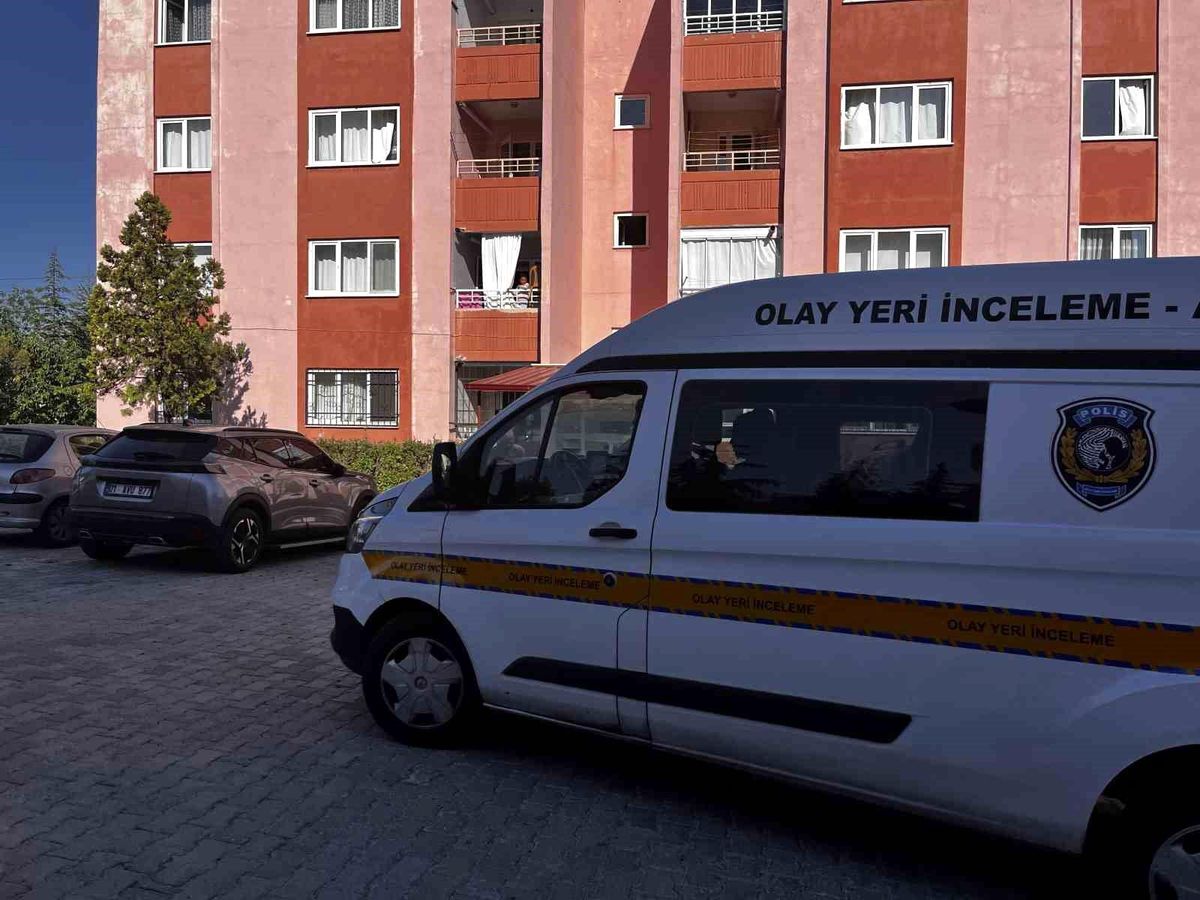 Niğde'de 3. kattan düşen çocuk ağır yaralandı