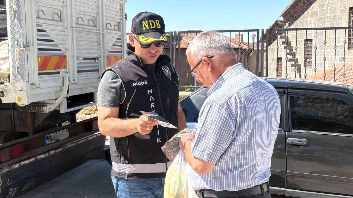 Niğde polisinden uyuşturucuya karşı bilinçlendirme seferberliği