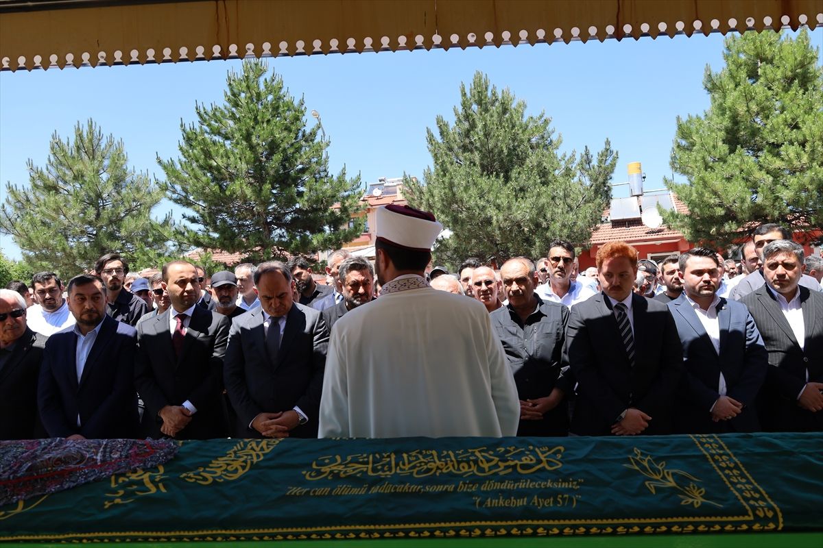 Orta Belediye Başkanı Ömer Bezci'nin annesi son yolculuğuna uğurlandı