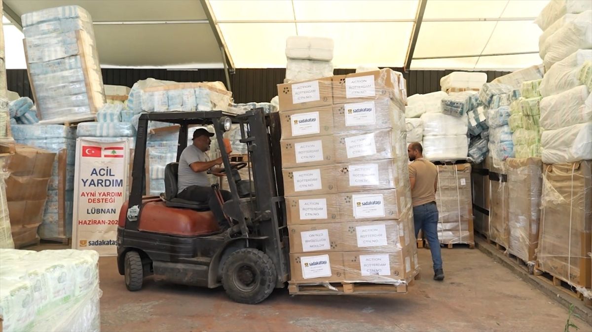 Sadakataşı Derneği Lübnan'a 30 konteyner yardım malzemesi ulaştırdı