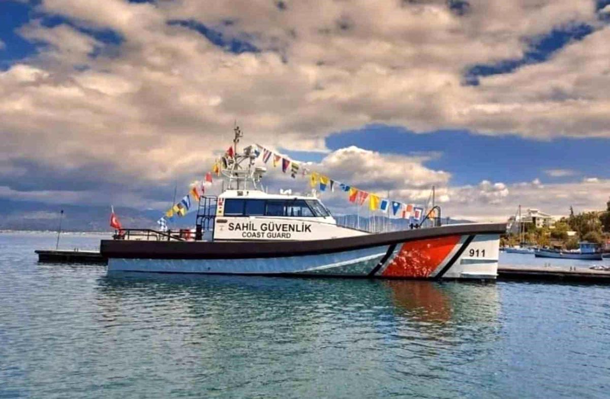 Muğla'da ziyarete açılan sahil güvenlik botu