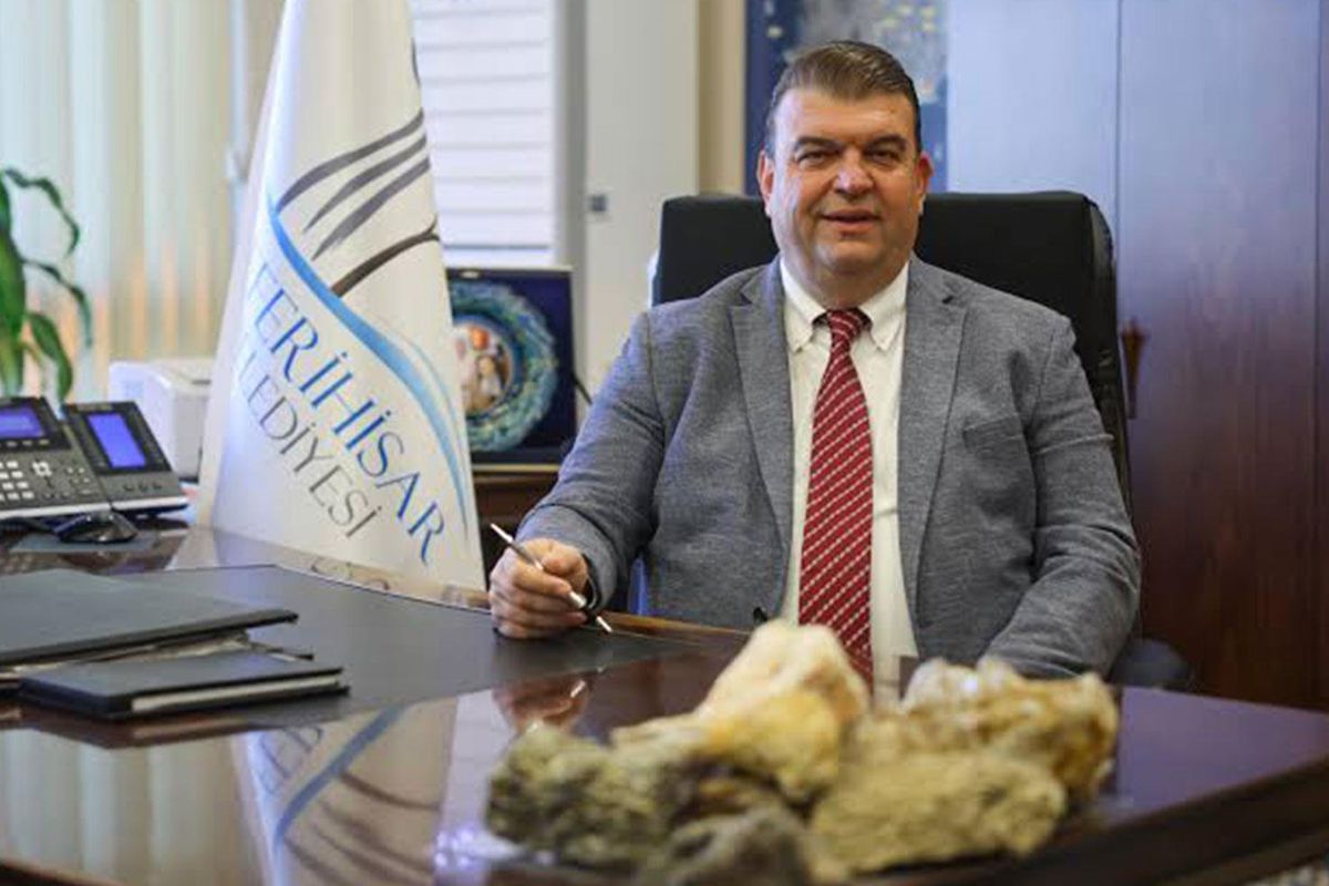 Seferihisar Belediye Başkanı İsmail Yetişkin görevden uzaklaştırıldı