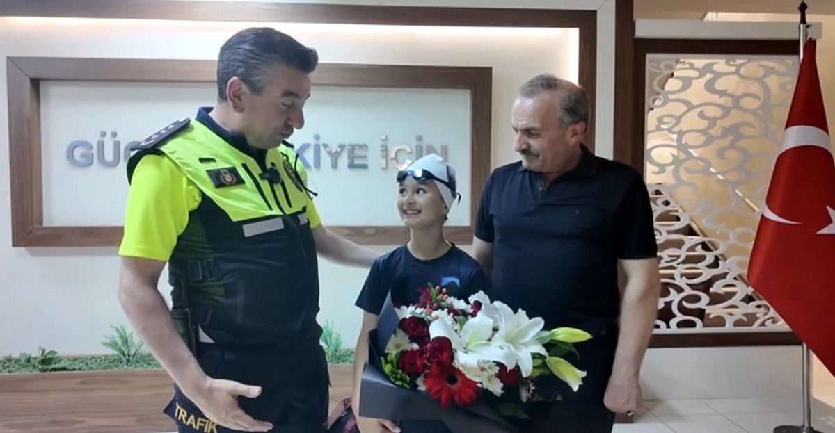 Şehit Polisin Kızı Eylül Asel Arslan'dan Yüzme Şenliği'nde Büyük Başarı