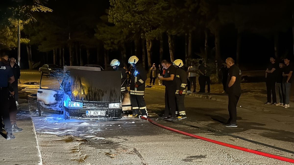 Seydişehir'de park halindeki otomobil yandı