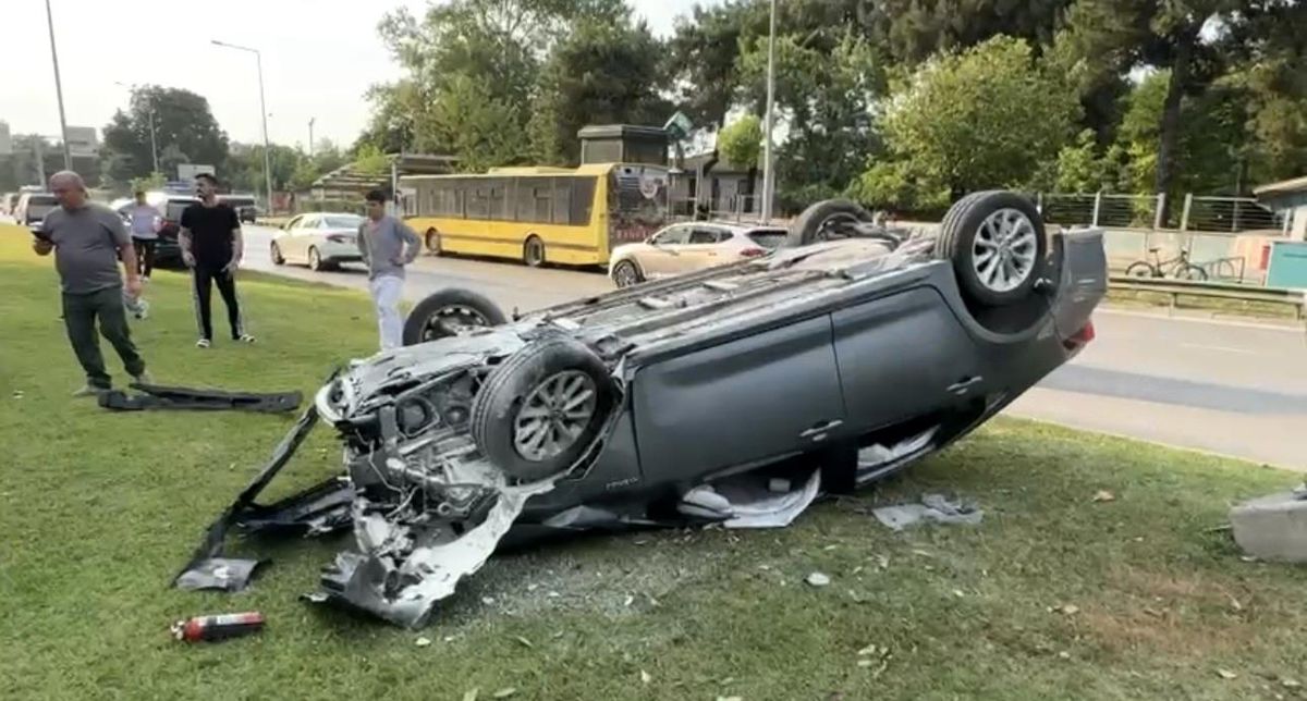 Takla atan araçtan burunları kanamadan çıktılar