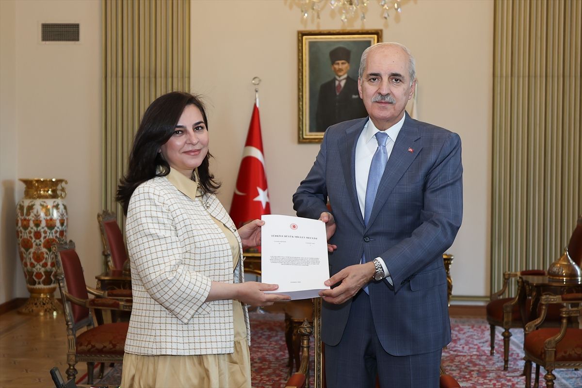 TBMM Suça Sürüklenen Çocuklara İlişkin Araştırma Komisyonu, raporunu Meclis Başkanı Kurtulmuş'a sundu