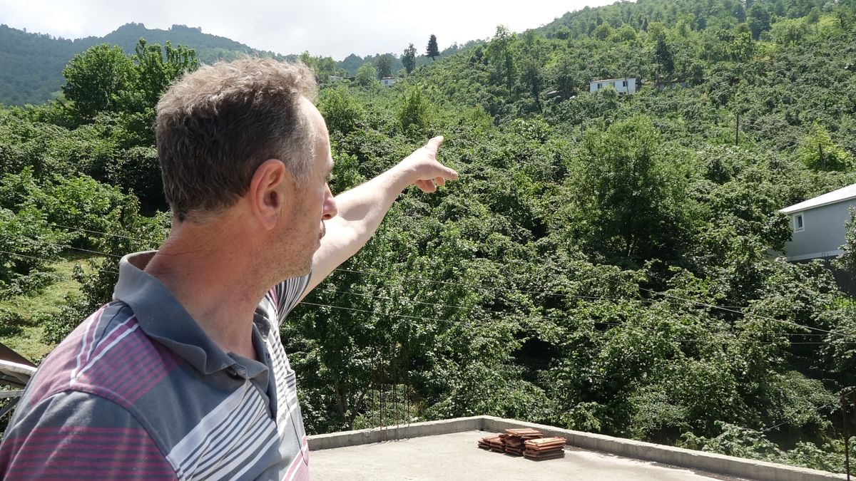 Trabzon'da ağaca çarpıp düşen İHA inceleniyor