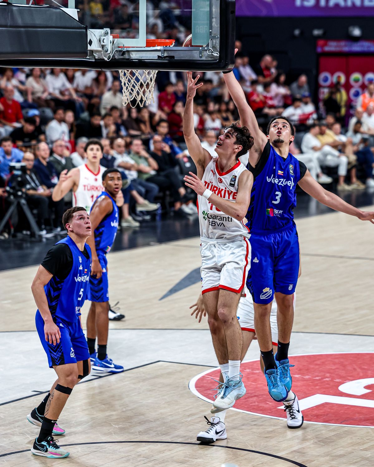 U17 Erkek Milli Basketbol Takımı çeyrek finalde