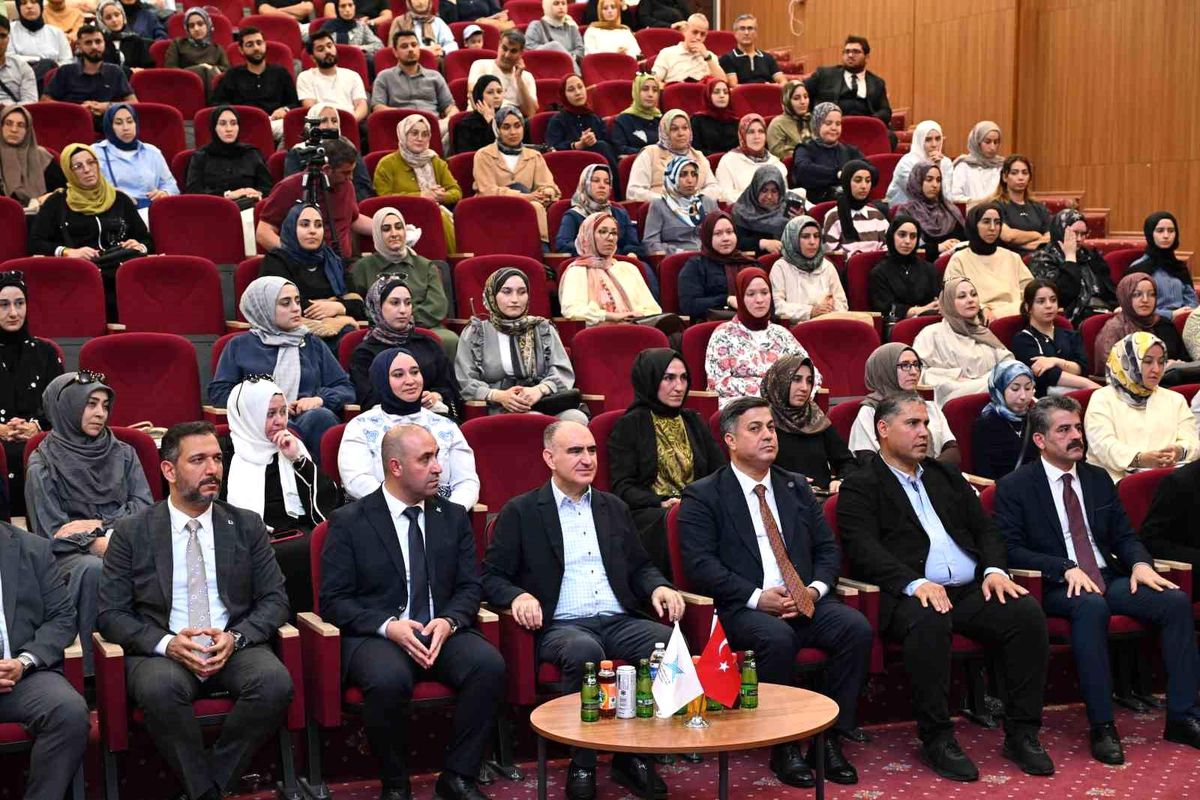Vali Özkan: 'Gelecek gençlerle şekillenecek'