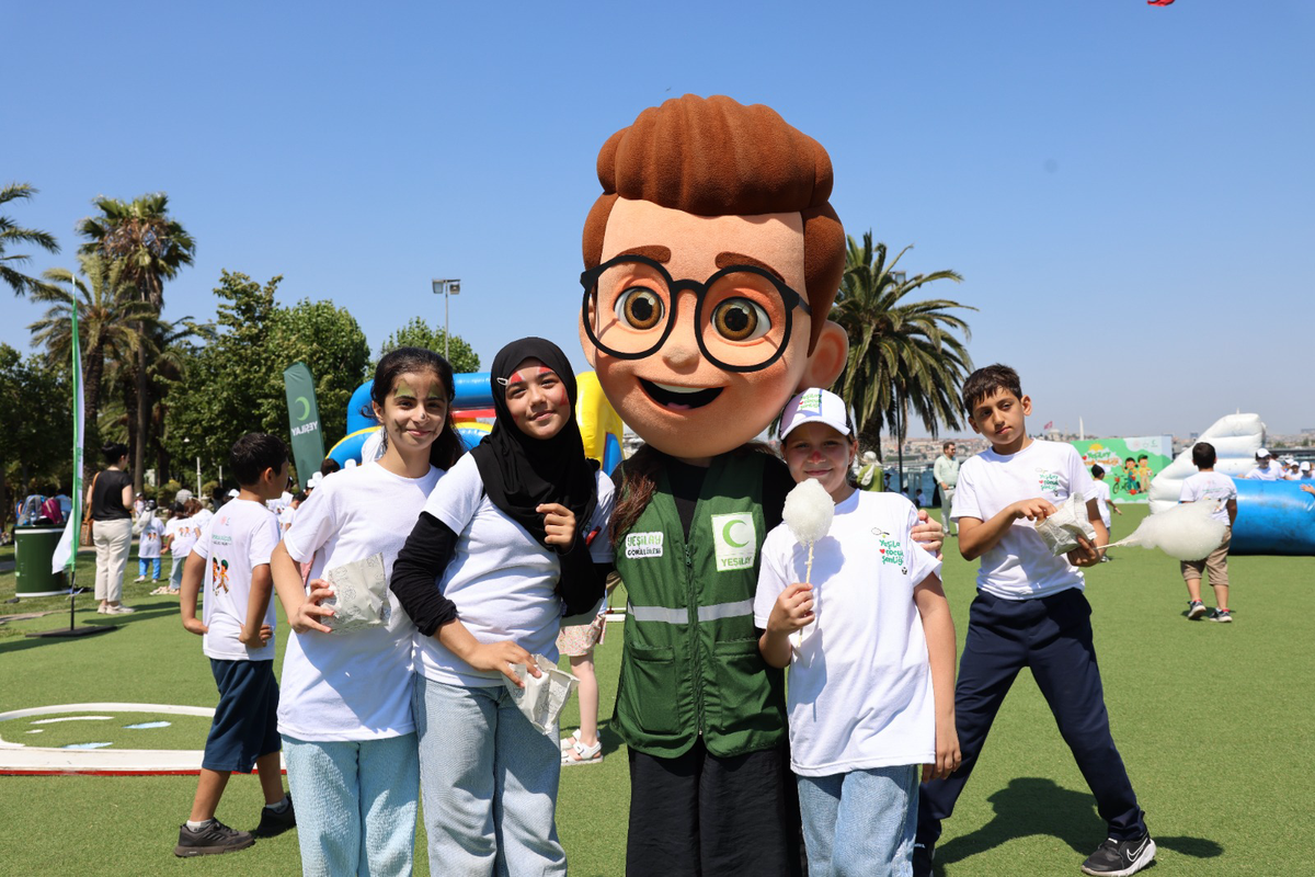 YEŞİLAY, 'Sporla güçlen, sağlıklı yaşa' mottosuyla 81 ilde çocuk şenliği düzenledi