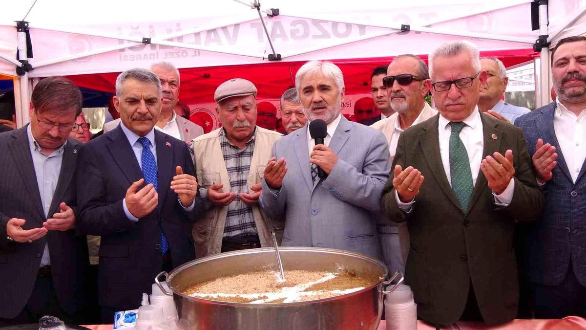 Yozgat'ta düzenlenen Aşure Günü programı yoğun ilgi gördü