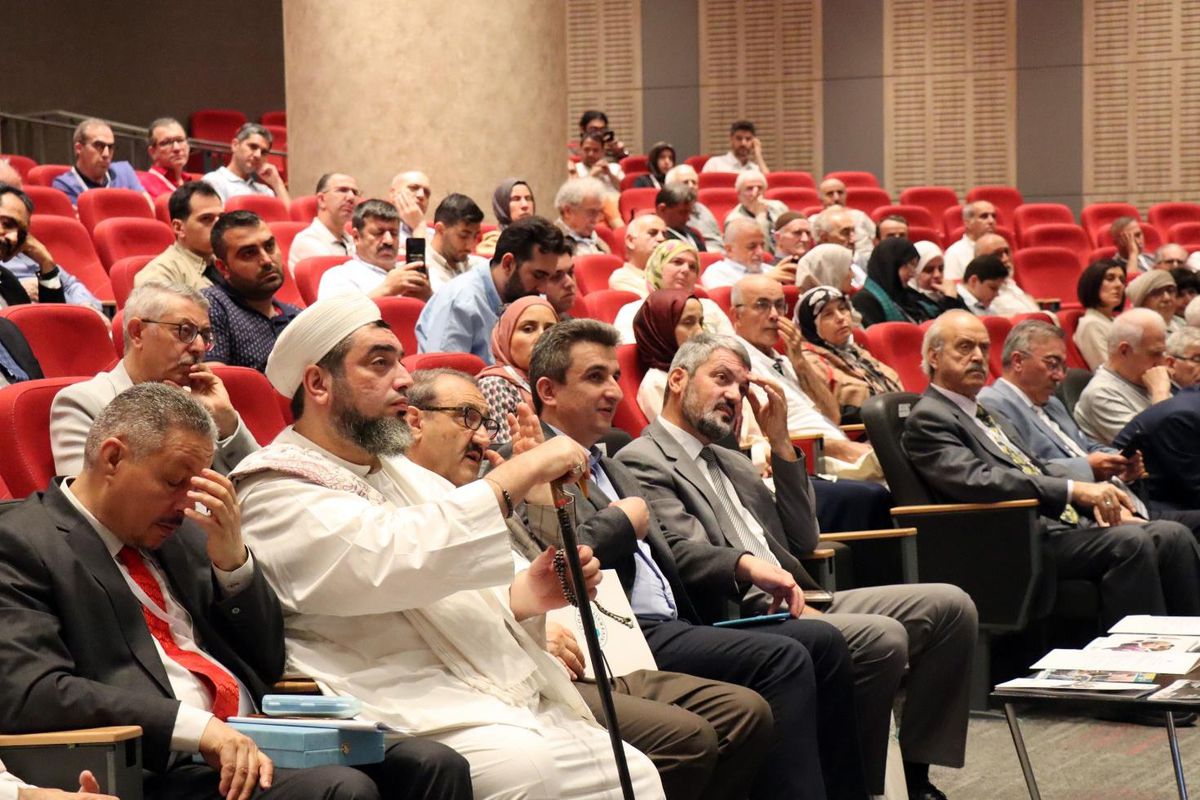 Üsküdar Üniversitesi'nde düzenlenen 3. Al-i Beyt Sempozyumu katılımcıları