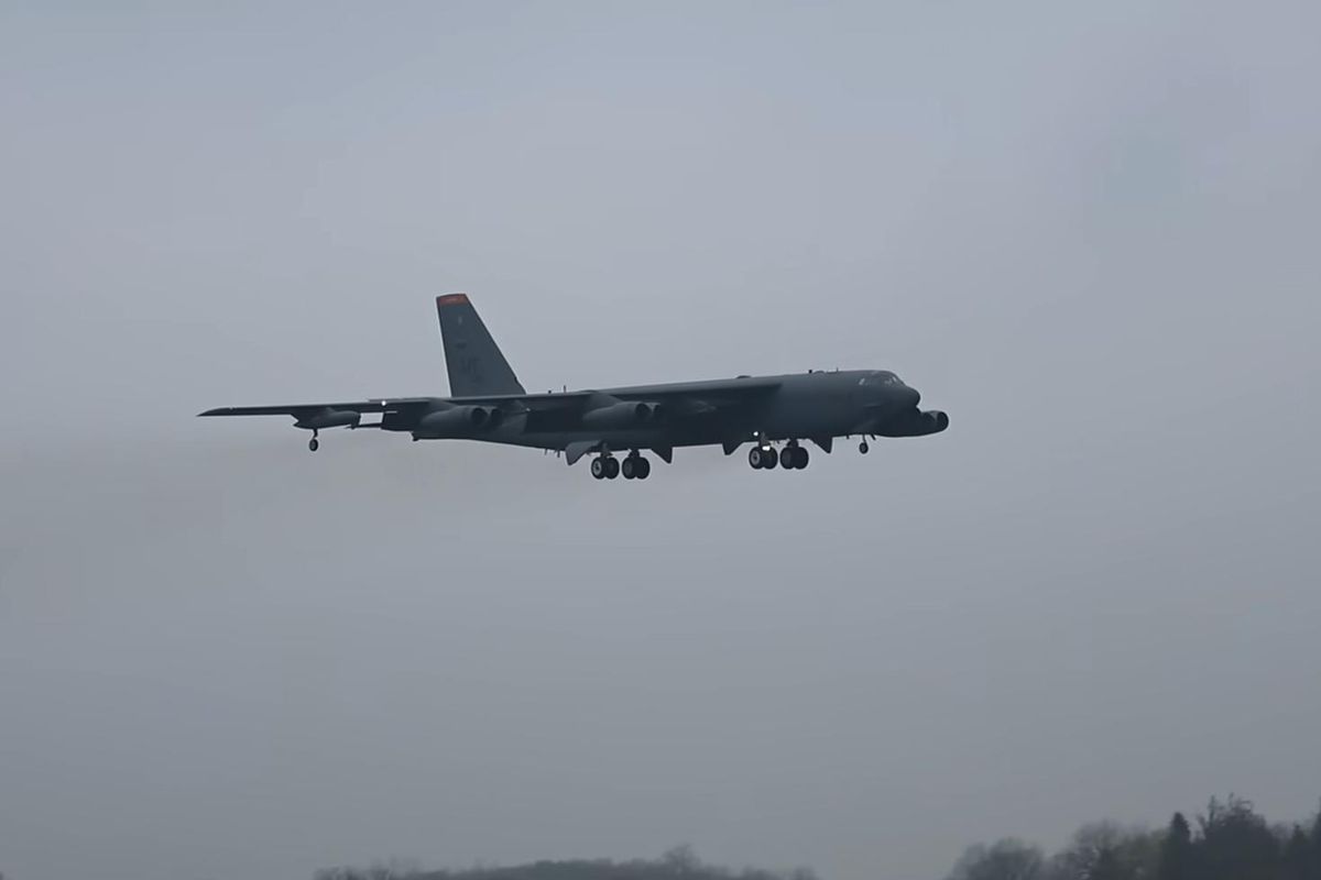 ABD B-52 filosu İran görüşmeleri sırasında İngiltere'den ayrıldı
