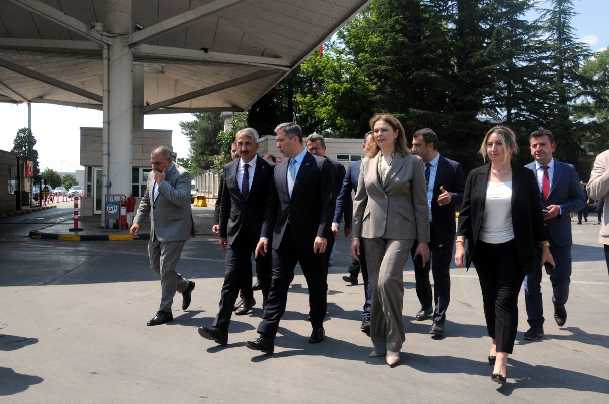 Zafer Sırakaya: Gurbetçiler başımızın tacı