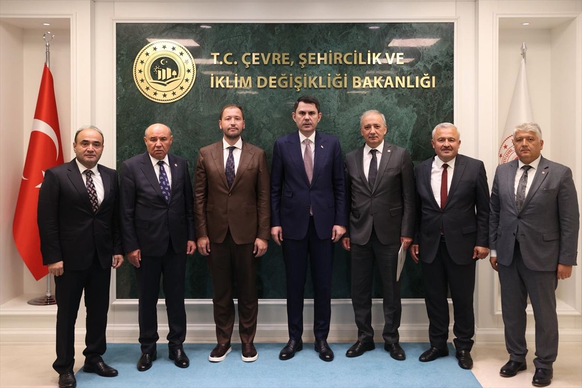 AK Parti Muğla heyeti, Bakan Kurum ile kentteki projeleri görüştü