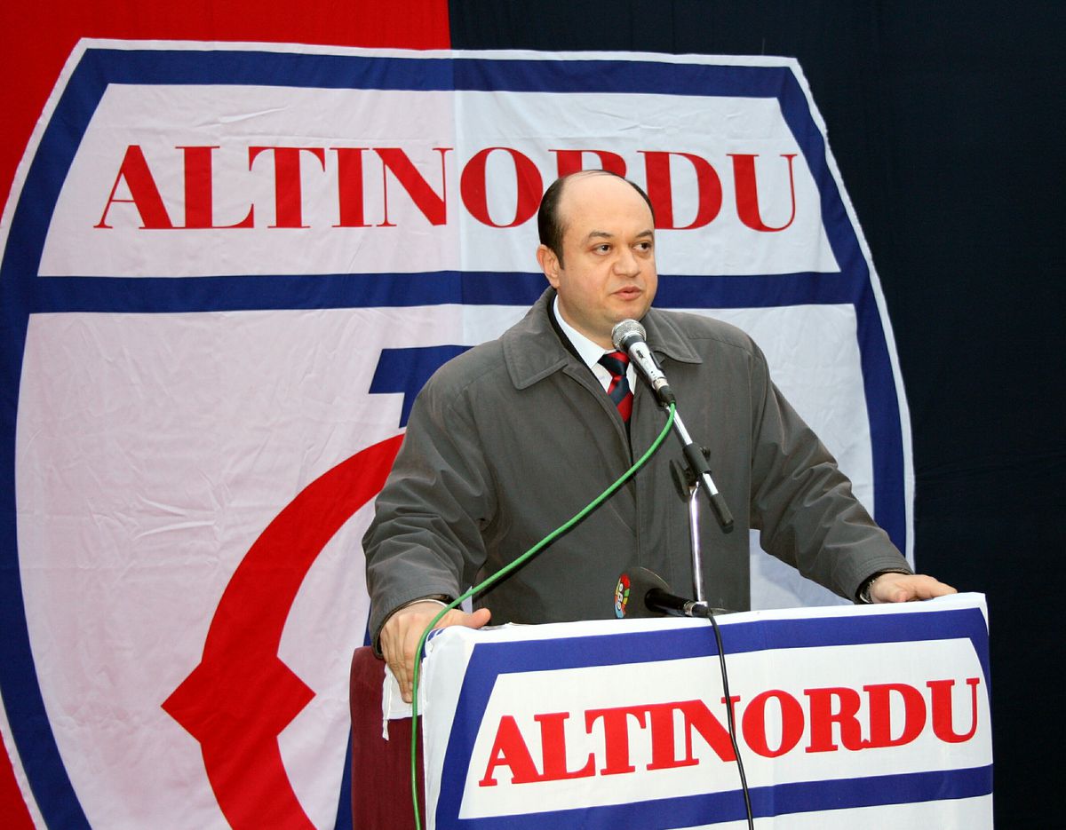 Altınordu'da Başkan Özkan'a isyan: 'Kulübü yok etmeye geldi'