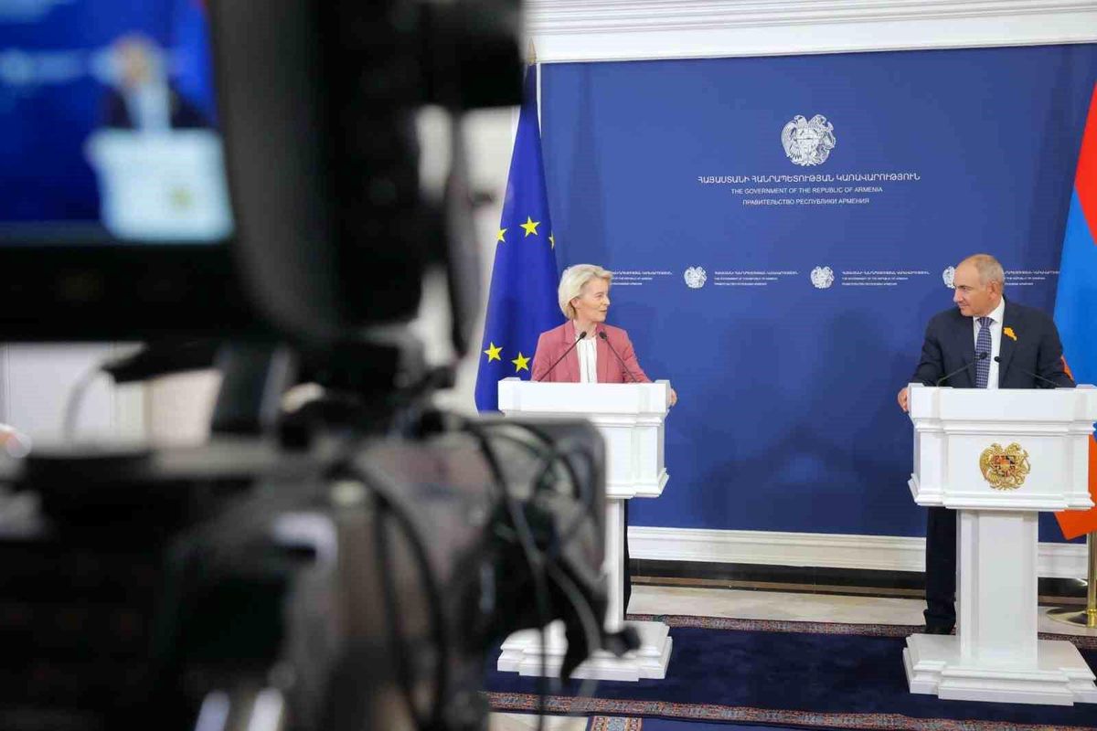 Von der Leyen Erivan'da: Enerji hatları ve barış vurgusu