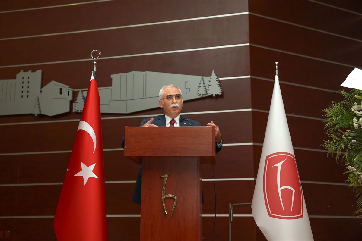 AYM Başkanı Özkaya, Hacettepe Üniversitesi Hukuk Fakültesinin mezuniyet töreninde konuştu Açıklaması