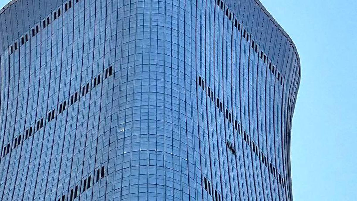 Pekin’de gökdelen kazası: Sansür ve güvenlik soru işaretleri