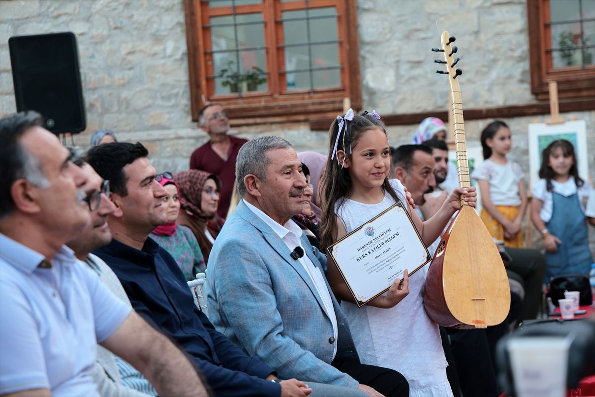 Darende Belediyesi Sanat ve Eğitim Atölyesi kursiyerleri sertifikalarını aldı