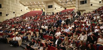 Devlet Tiyatroları Genel Müdürü Tamer Karadağlı'ya Kayseri'de ödül verildi
