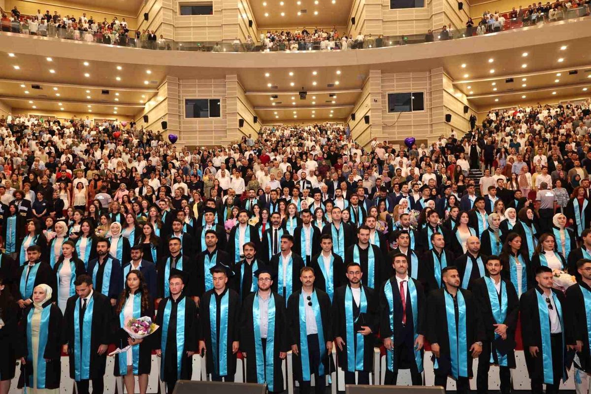 Erciyes Üniversitesi mezuniyet töreninden bir görünüm