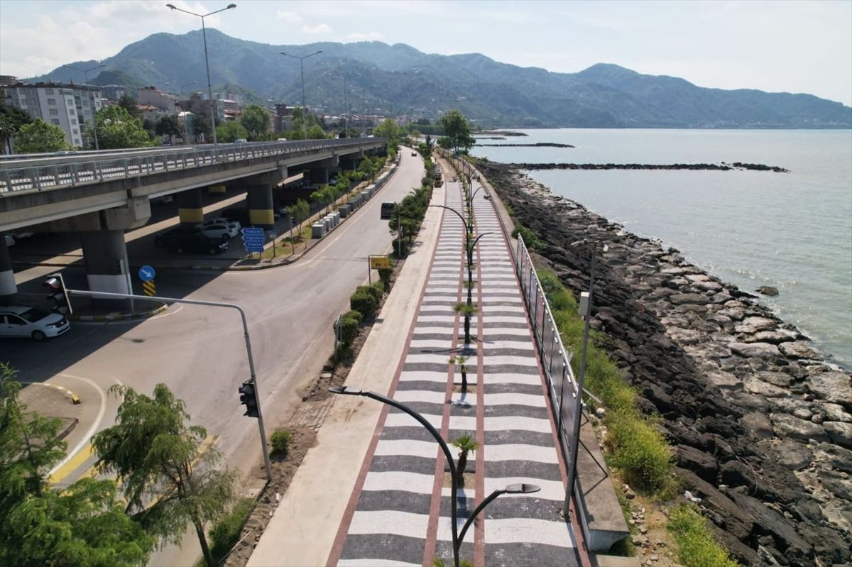 Espiye'de sahil aydınlatma ve bisiklet yolu çalışmaları tamamlanıyor