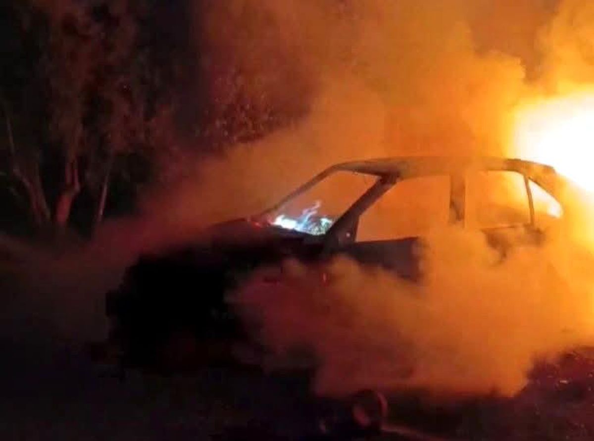Hatay'da otomobil alevlere teslim oldu