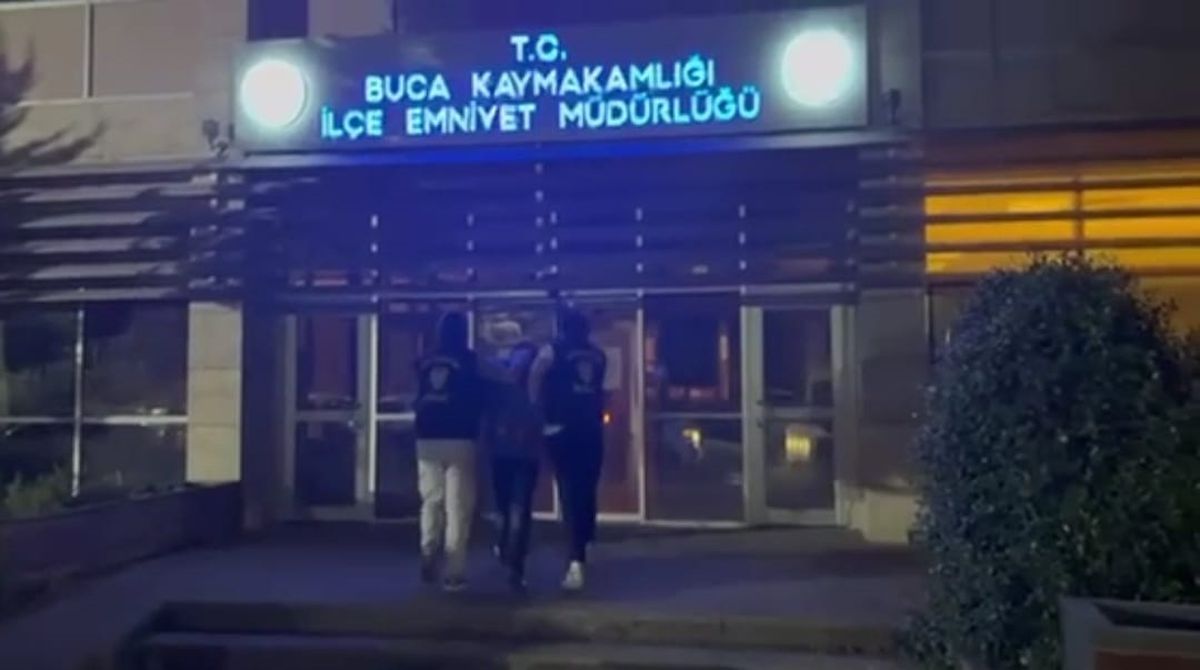 İzmir Gaziemir'de emniyet ekipleri tarafından yakalanan firari şahıs