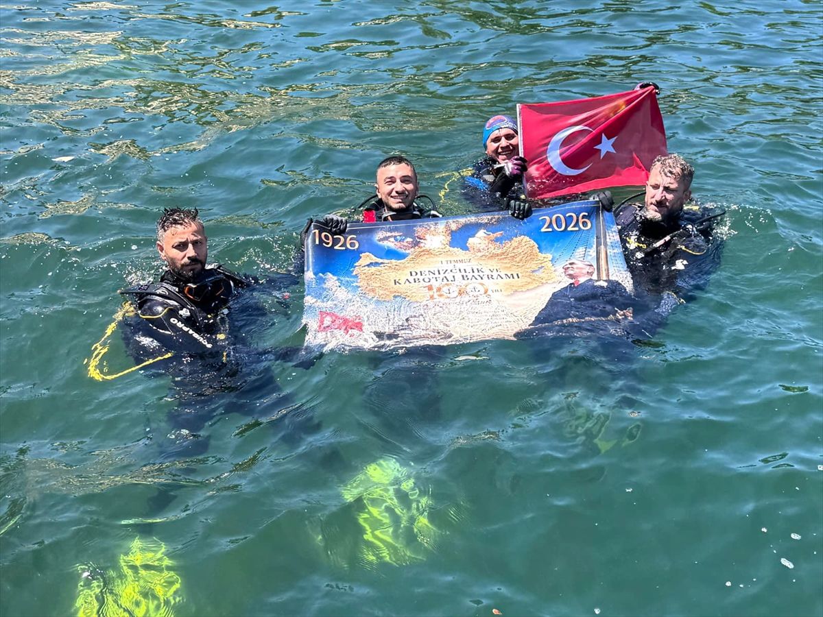 Karamürsel'de Denizcilik ve Kabotaj Bayramı coşkusu su altında yaşandı