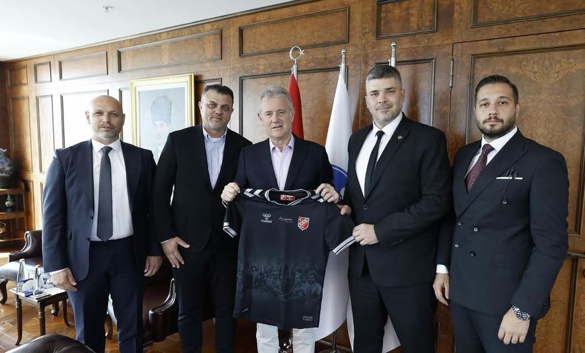 Karşıyaka futbolda yoğun mesaide