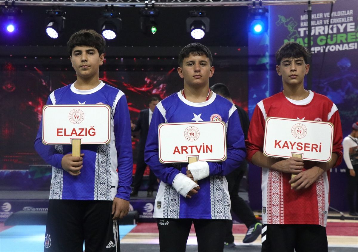 Kayseri'de düzenlenen Minikler ve Yıldızlar Türkiye Mas Güreşi Şampiyonası tamamlandı