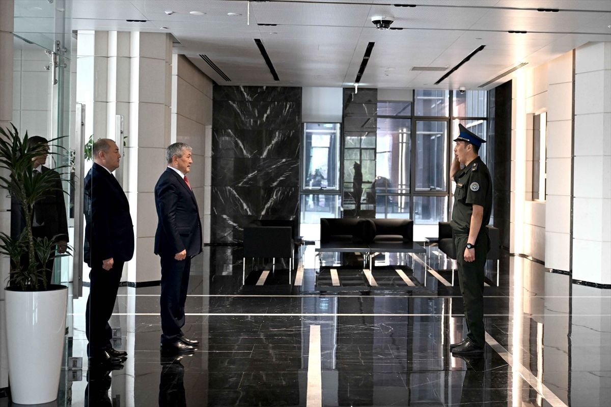 Kırgızistan Cumhurbaşkanı Caparov, Milli Güvenlik Devlet Komitesi Başkanı'nı görevden aldı