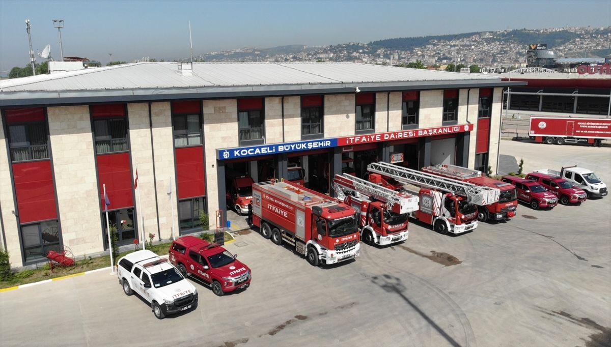 Kocaeli'de itfaiye ekipleri olası yangınlara karşı teyakkuzda