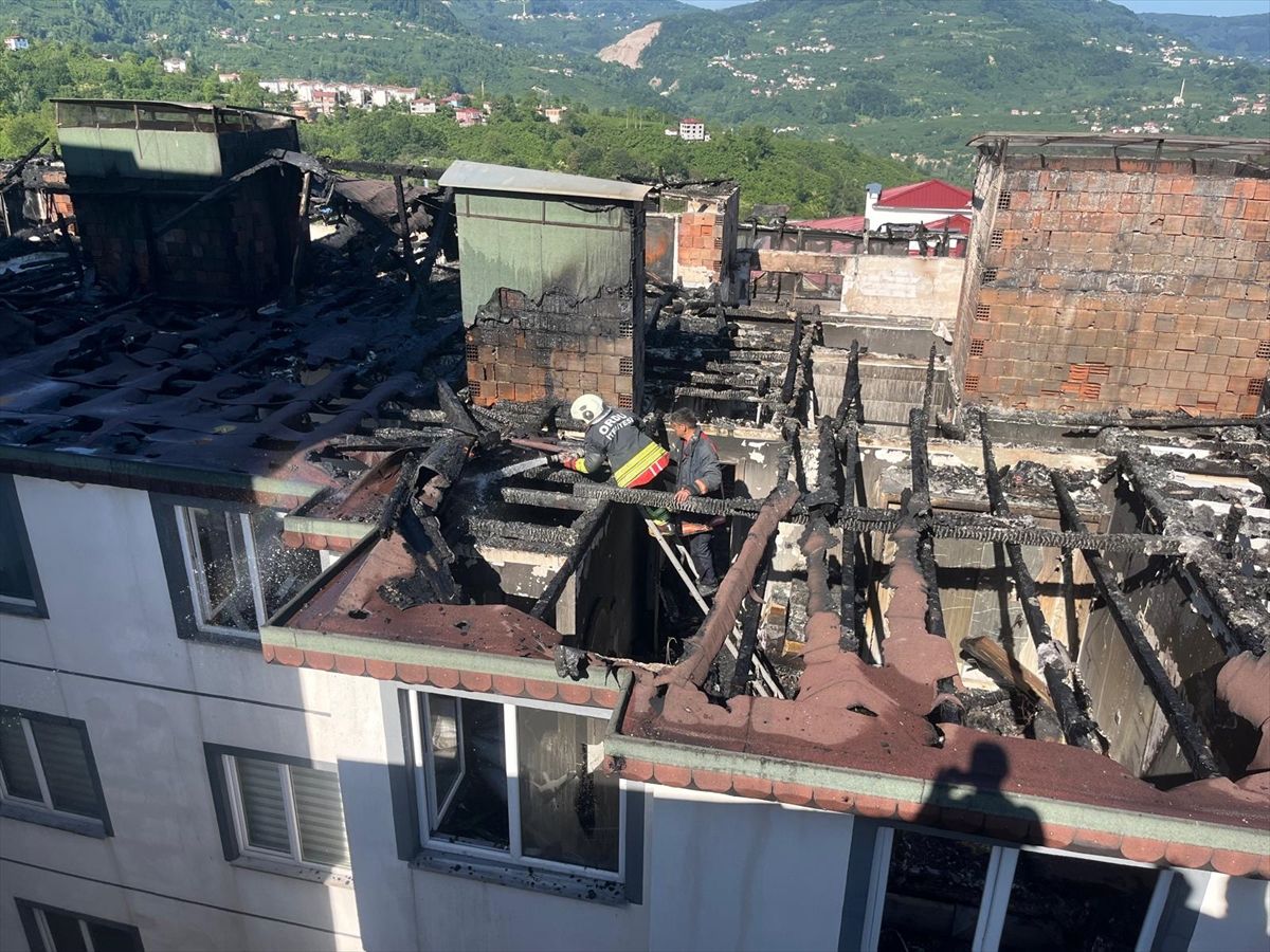 Korgan'da 6 Katlı Binanın Çatısında Yangın