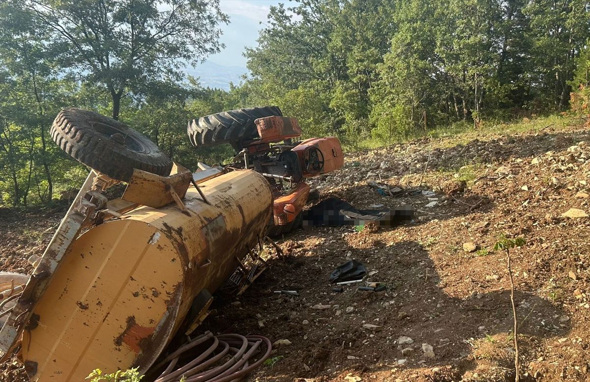 Kütahya'da devrilen traktörün sürücüsü öldü
